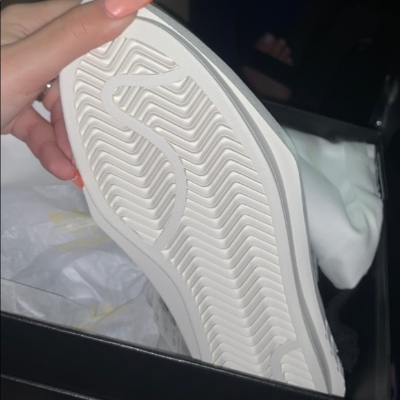 Adidas x Beyonce superstars size 6.5 - Picture 4 of 4